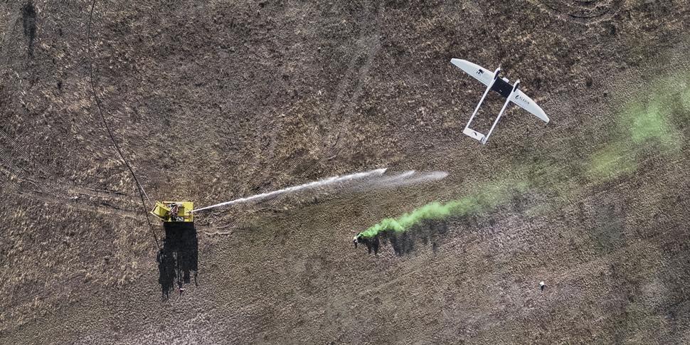 The picture shows a bird's eye view of a drone and a firefighting crawler.