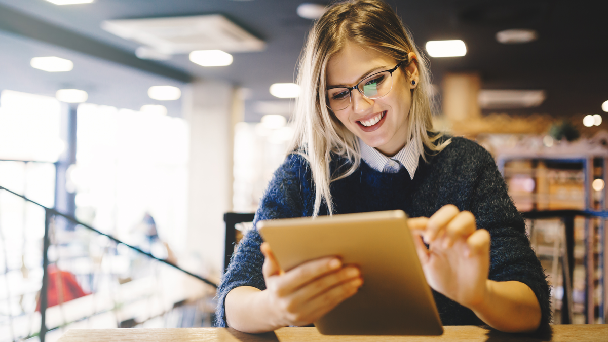 DPS, Projekt, Vorschaubild: eGov-Campus Student studying on tablet pc
