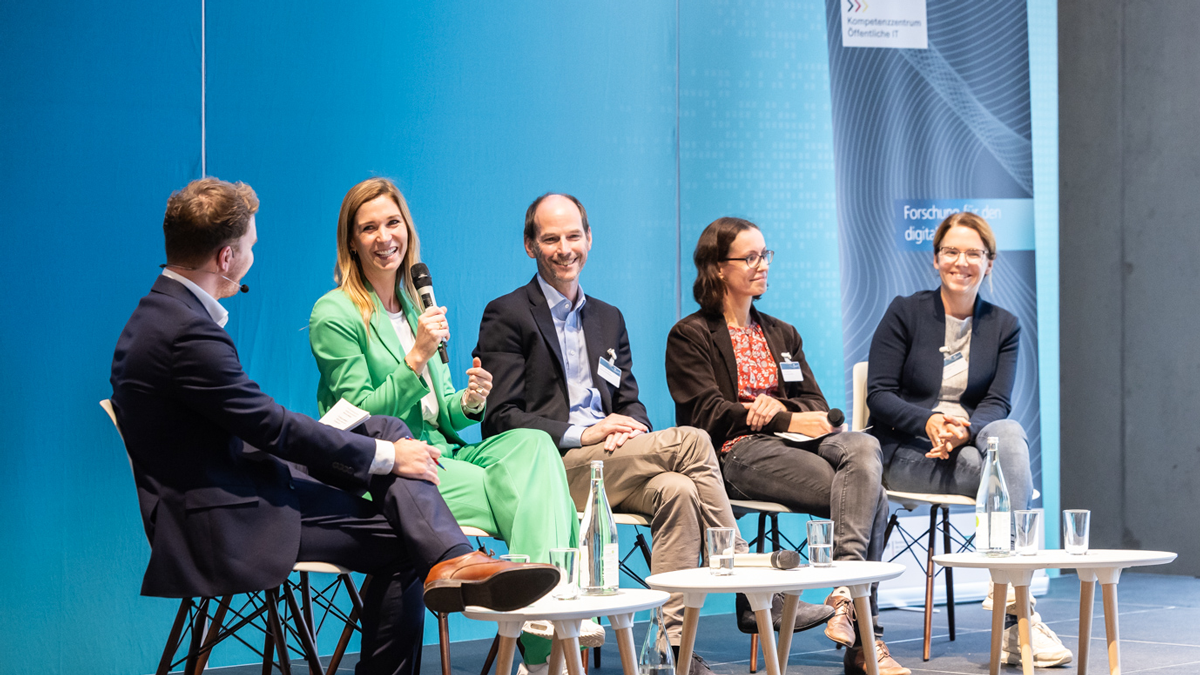 Podiumsdiskussion zu den kleinen und großen Herausforderungen des Wissenstransfers für die Verwaltung 
