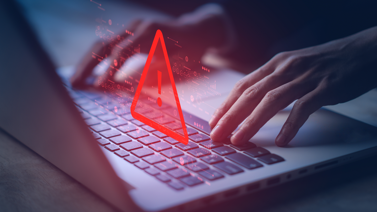 DPS, News: Mobiles Labor IT-Security Person arbeitet an einem Laptop, rotes Warnsymbol-Icon