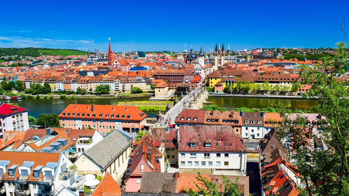 DPS, Projekt, Vorschaubild: open by data, Bayerisches Open Data Portal Colourfull panoramic cityscape central part of Wurzburg city. Top view from the Marienberg Fortress (Festung Marienberg), which is the symbol of city. Region of Franconia, northern Bavaria, Germany.