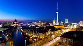 Nikolaiviertel, Rotes Rathaus und Fernsehturm bei Nacht
