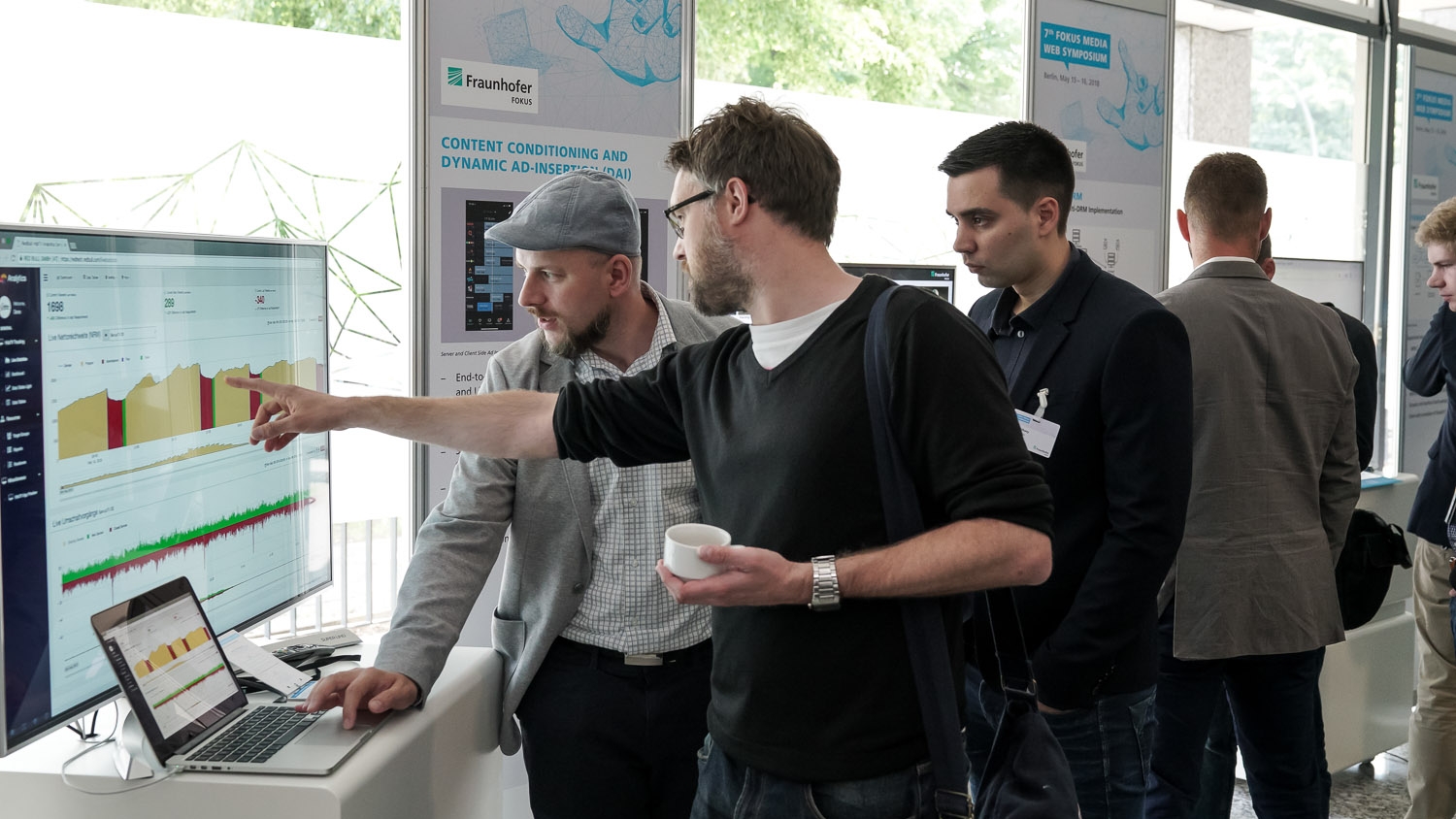 FAME, Event: MWS 2018 Demo Experts of Fraunhofer FOKUS explaining their research at the exhibition during MWS 2018