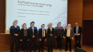 Ein Gruppenfoto von der Auftaktveranstaltung