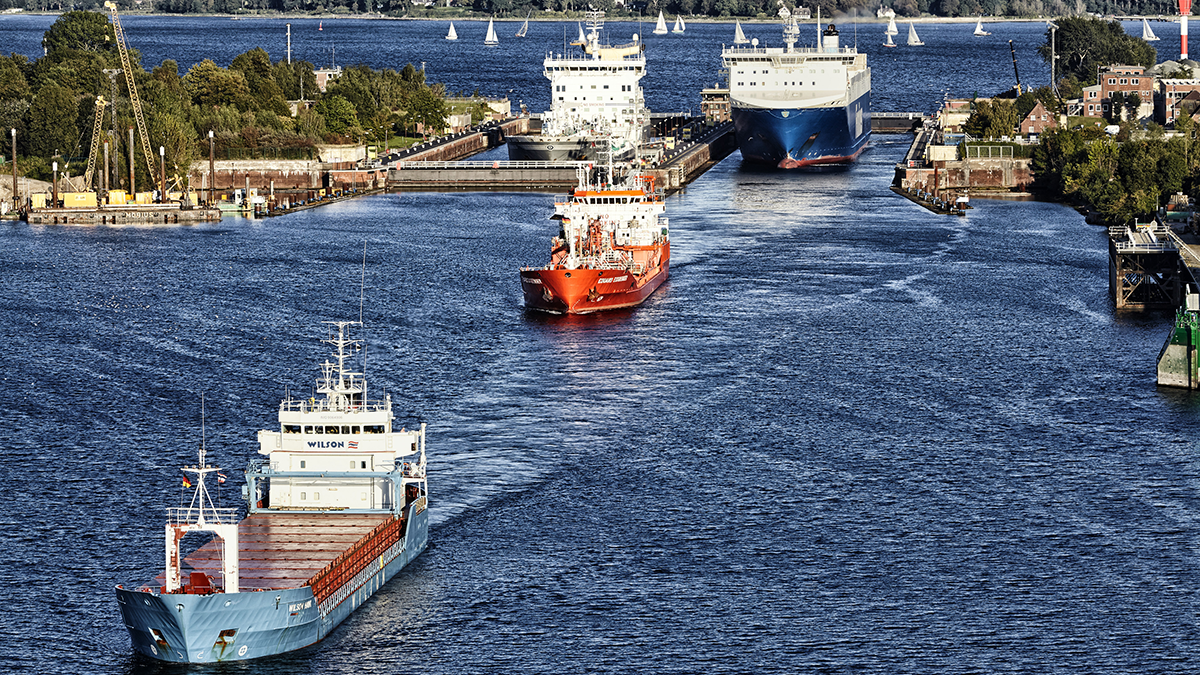 SQC, VISCOM, Projekte: Schleusen NOK, Vorschaubild Kiel, Germany - September 3, 2014: The genral cargo ship Wilson Hawk, tanker Eduard Essberger and Ro-ro cargo vessel Finnbreeze are leaving the lock Kiel-Holtenau to the Kiel Canal on September 3, 2014.