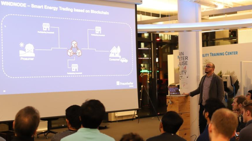 SQC, News: Open Source Lab Nikolay Tcholtchev bei seinem Vortrag im Open Source Lab