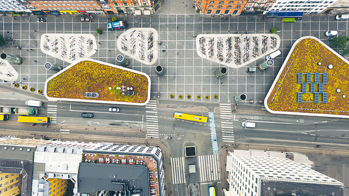 SQC, News: Smart City EU-Studie Vogelperspektive auf begrünte Stadtflächen in einer Stadt