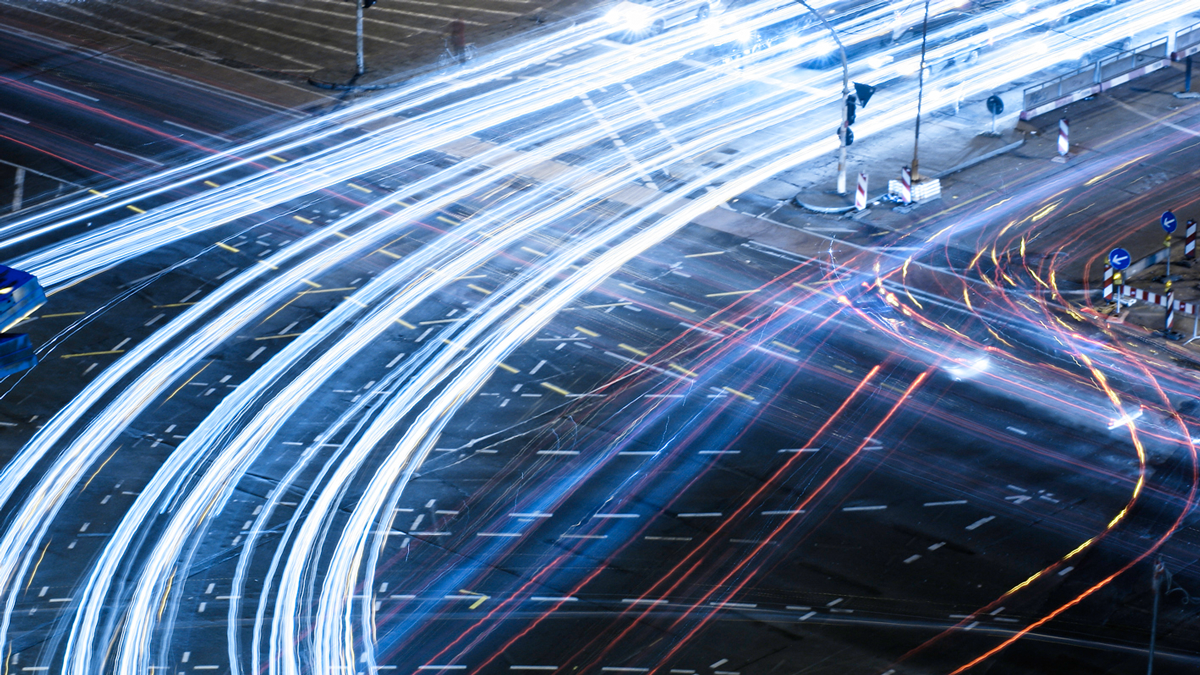 ASCT, News: LTE-V2X Straßenkreuzung am Alexanderplatz bei Nacht