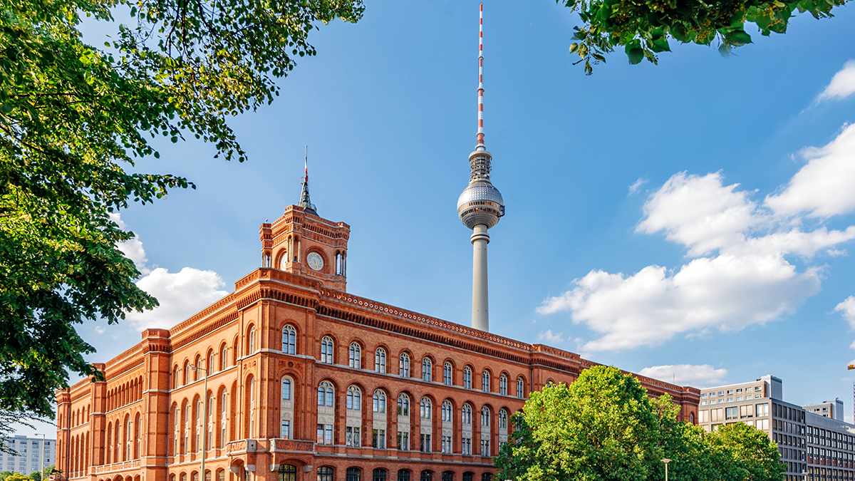 FAME, Projekte: FixMyCity Red Rathaus in Berlin in front of TV-Tower under blue sky