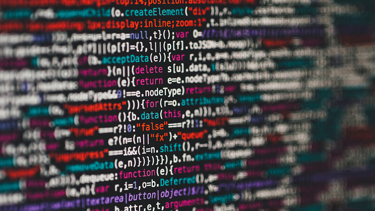 Code, bunt vor schwarzem Hintergrund