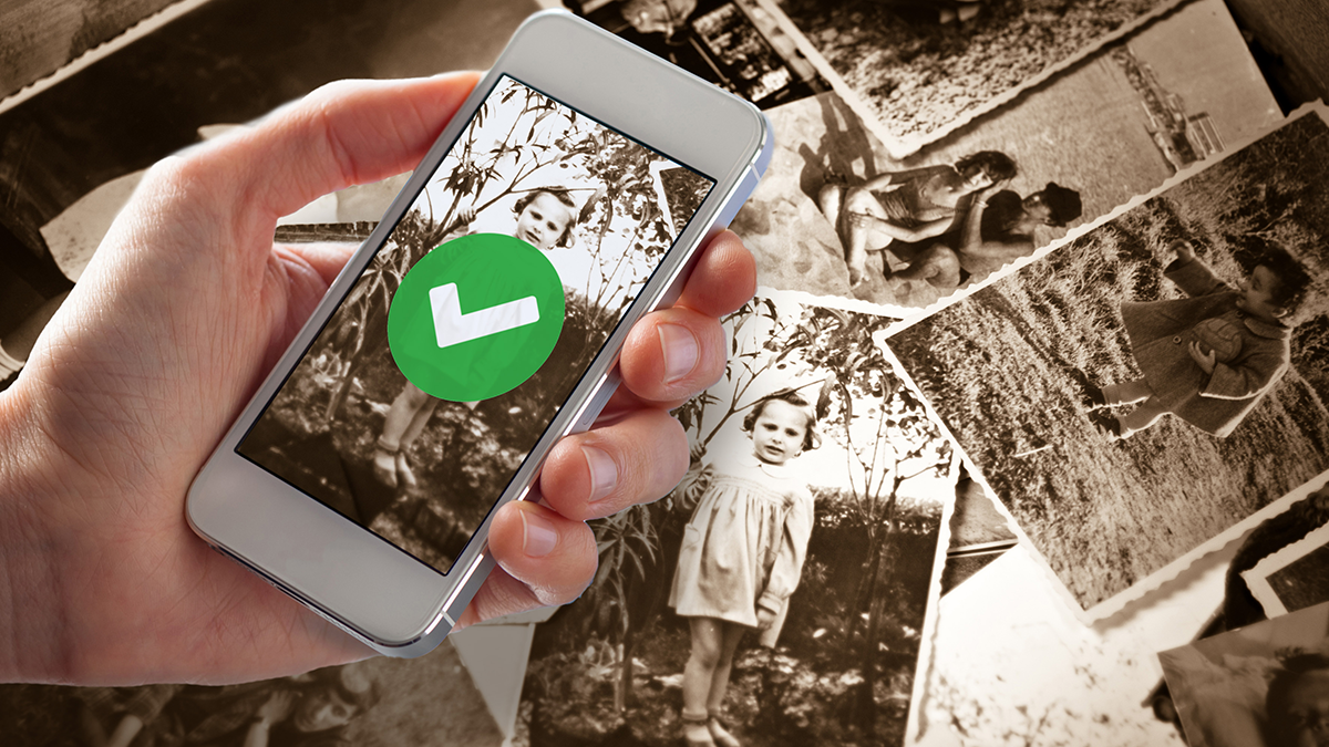Montag: Vintage Family Black and White Photos & a hand holding a phone with one of the pictures and a green check mark on it