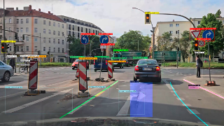 Kreuzung mit Ampel. Objekte werden mit der FOKUS-App erkannt. 