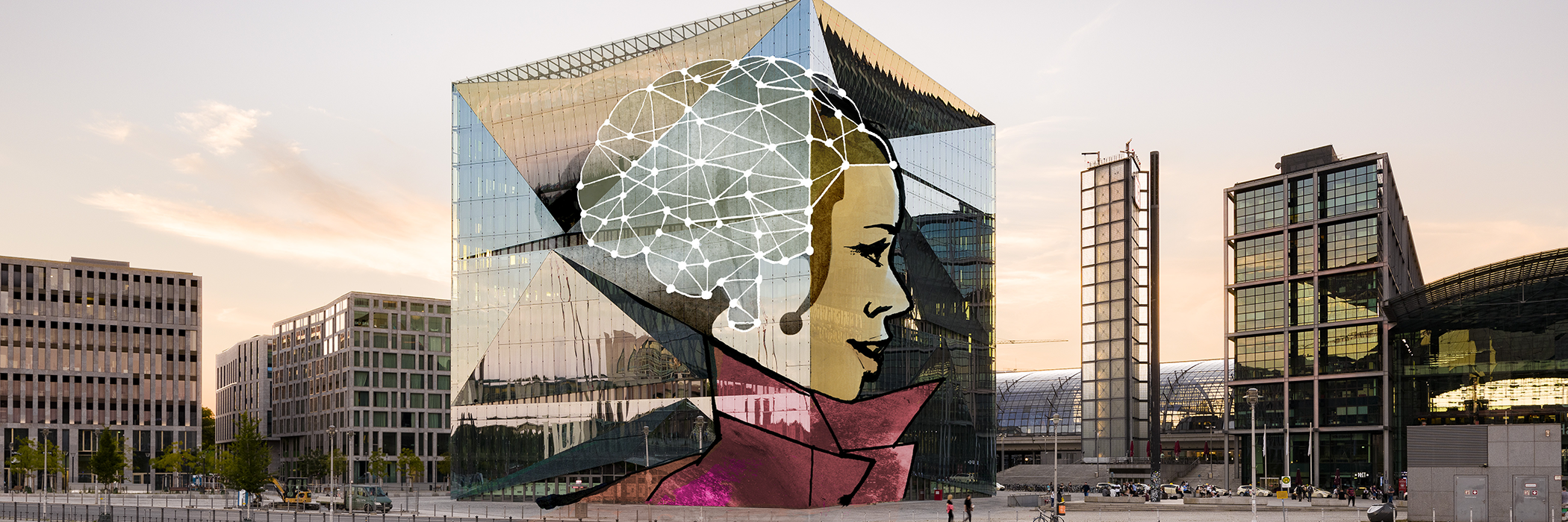 Cube am Berliner Hauptbahnhof mit einer Person mit Netzstruktur