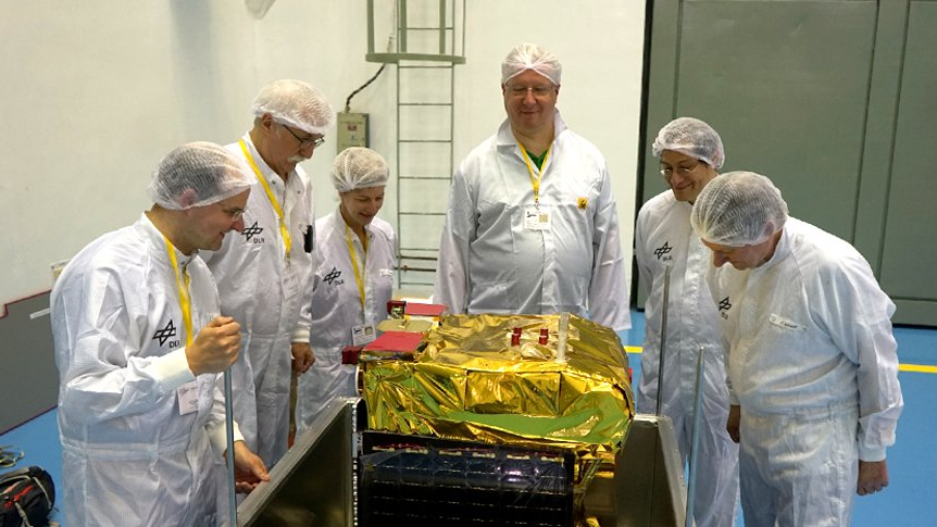 SQC, News: Microsatellite BIROS Scientists of DLR with BIROS (Berlin InfraRed Optical System) is a microsatellite for the early detection of fire.
