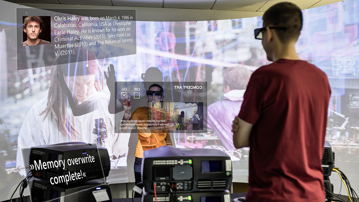Zwei Personen stehen im Visual Computing Labor des Fraunhofer FOKUS und nutzen Extended Reality Technologien wie AR-Brillen